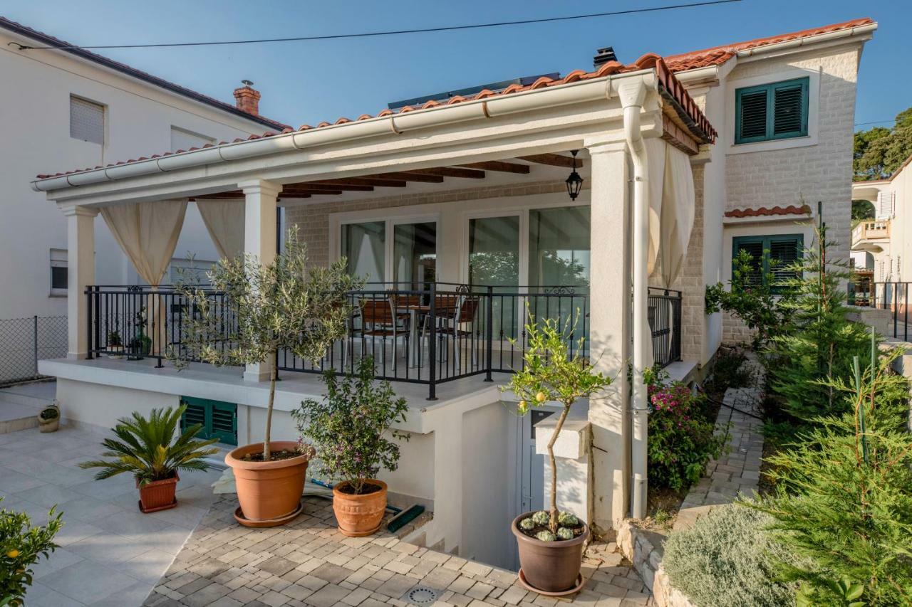 Villa Bella Banjol Exterior photo